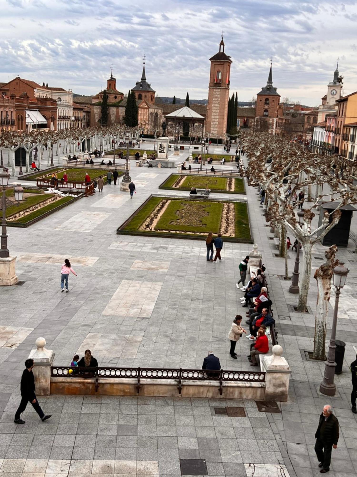 Sonar En La Plaza Cervantes 1 Alcalá de Henares Eksteriør bilde